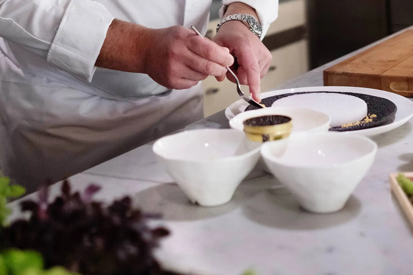 Jumeirah Chefs cooking in the kitchen_6-4