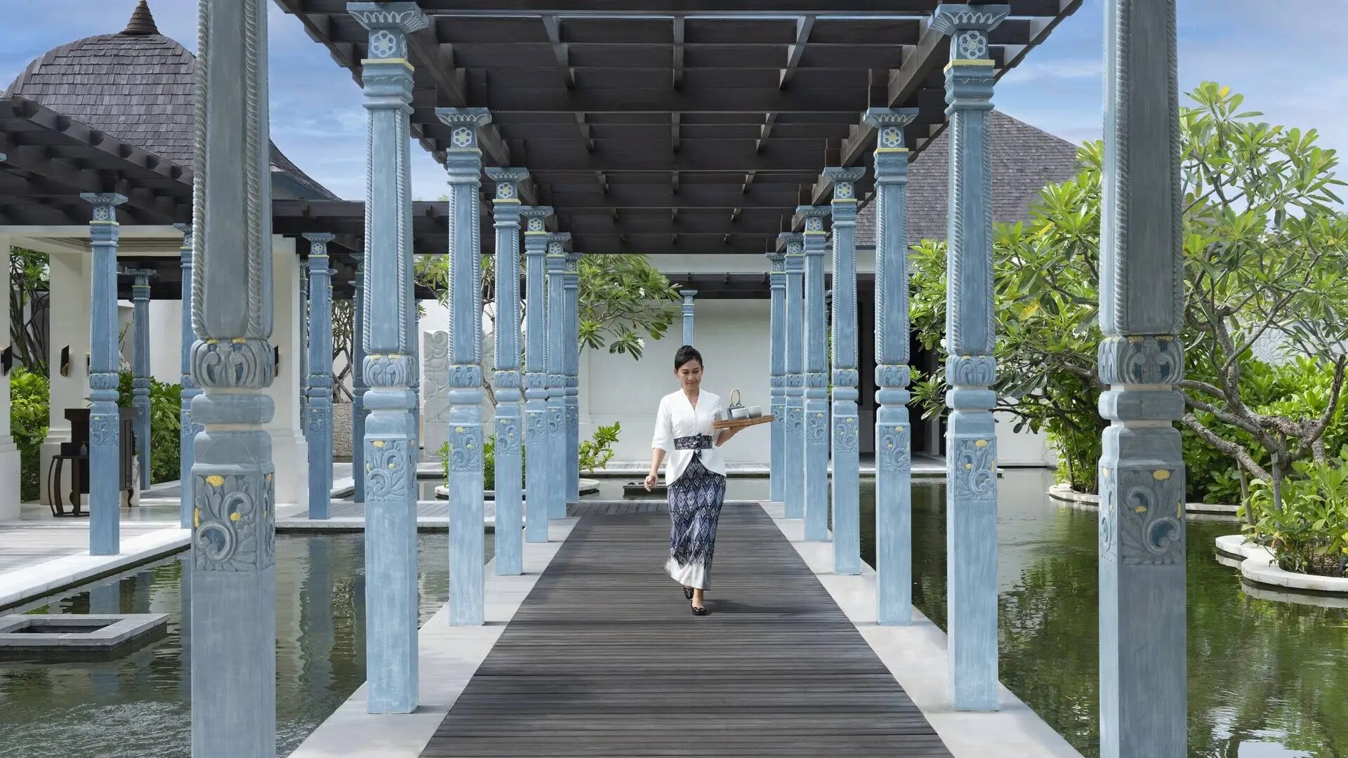 Beautiful entrance to Jumeirah Bali