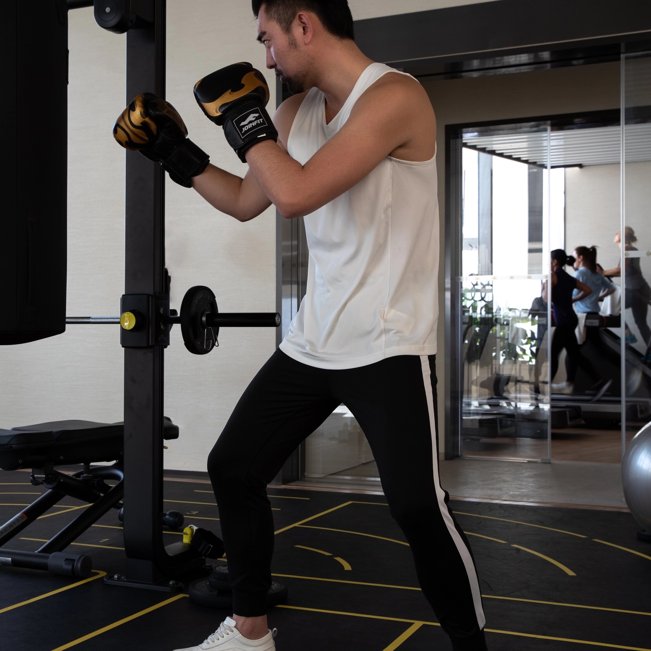 Jumeirah Nanjing_Gyms_Male boxer and female runners.jpg