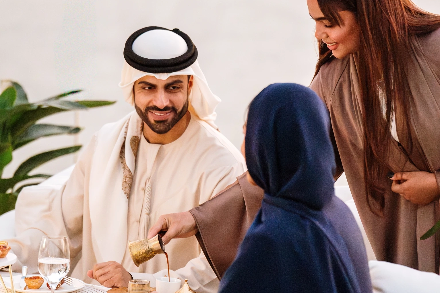 An Iconic Setting for Shared Moments